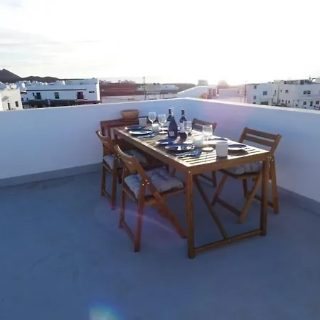 Semesterbostad Pool House La Santa